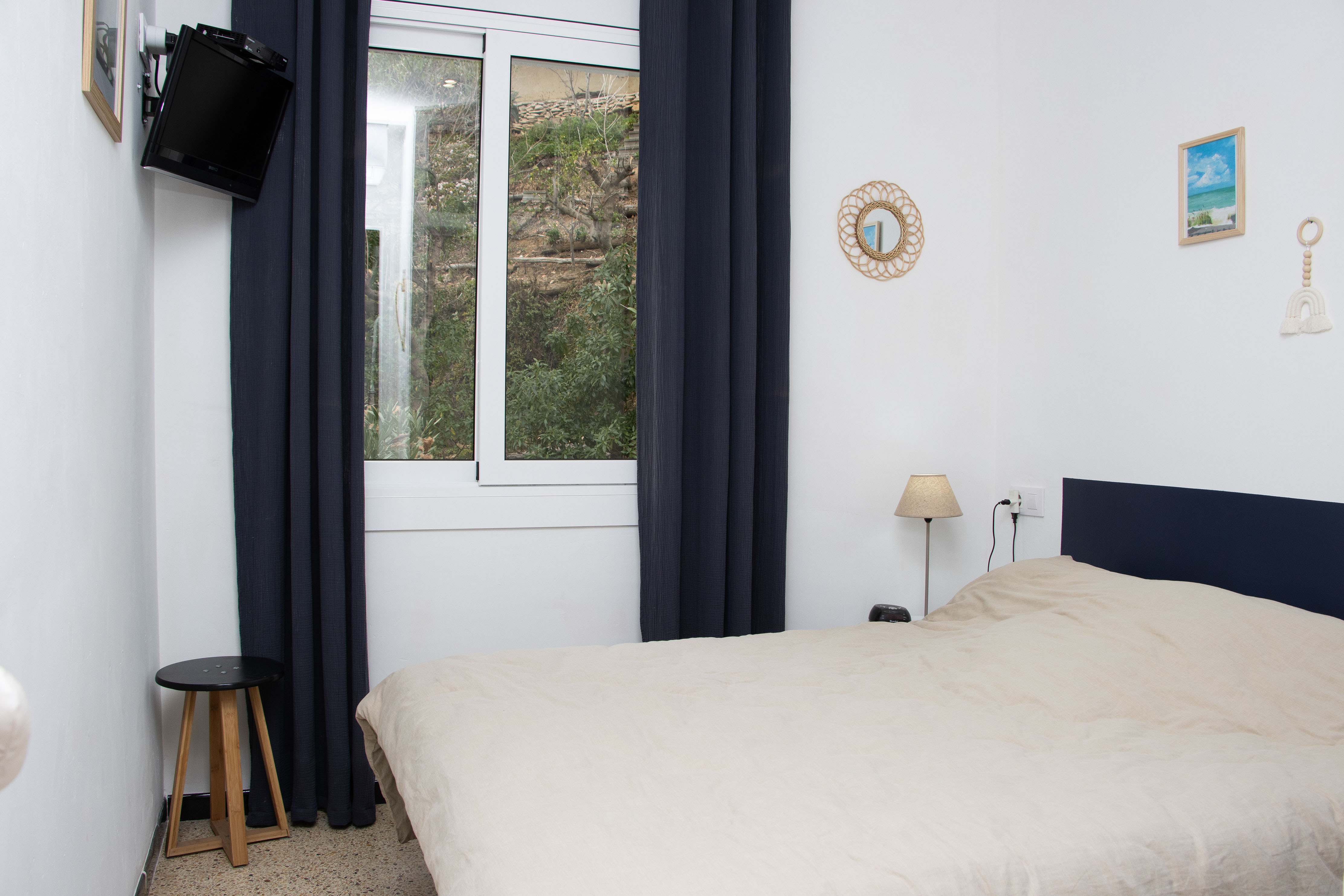 Chambre principale lit queen